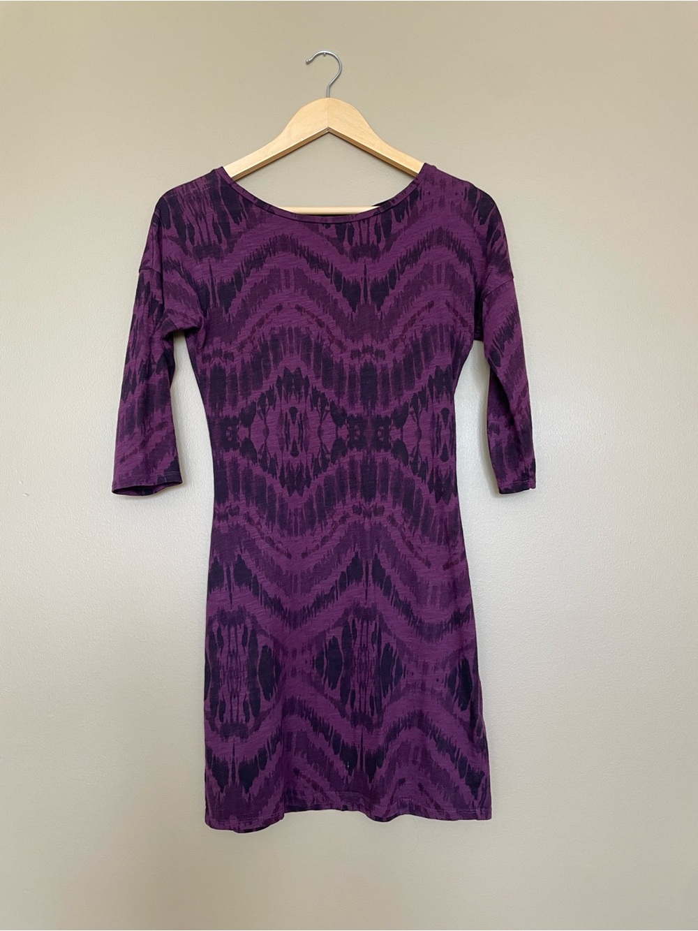 {Express} Purple Patterned 3/4 Sleeve Shift Dress